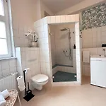 アパート Alte Maedchenschule, Sauna, 6 Personen, Hund, Am Saurierpark, Boxsprinbetten, Gratis Kaffee Und Tee, Minibar