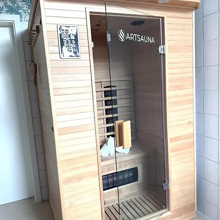 Alte Maedchenschule, Sauna, 6 Personen, Hund, Am Saurierpark, Boxsprinbetten, Gratis Kaffee Und Tee, Minibar Budziszyn