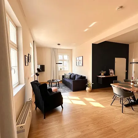 Alte Maedchenschule, Sauna, 6 Personen, Hund, Am Saurierpark, Boxsprinbetten, Gratis Kaffee Und Tee, Minibar * Bautzen