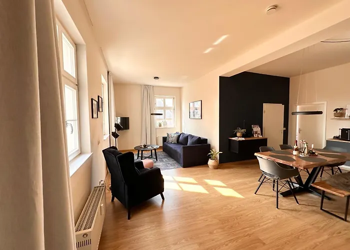 Alte Maedchenschule, Sauna, 6 Personen, Hund, Am Saurierpark, Boxsprinbetten, Gratis Kaffee Und Tee, Minibar * Bautzen